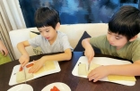 林志颖分享双胞胎儿子做美食照片 好可爱